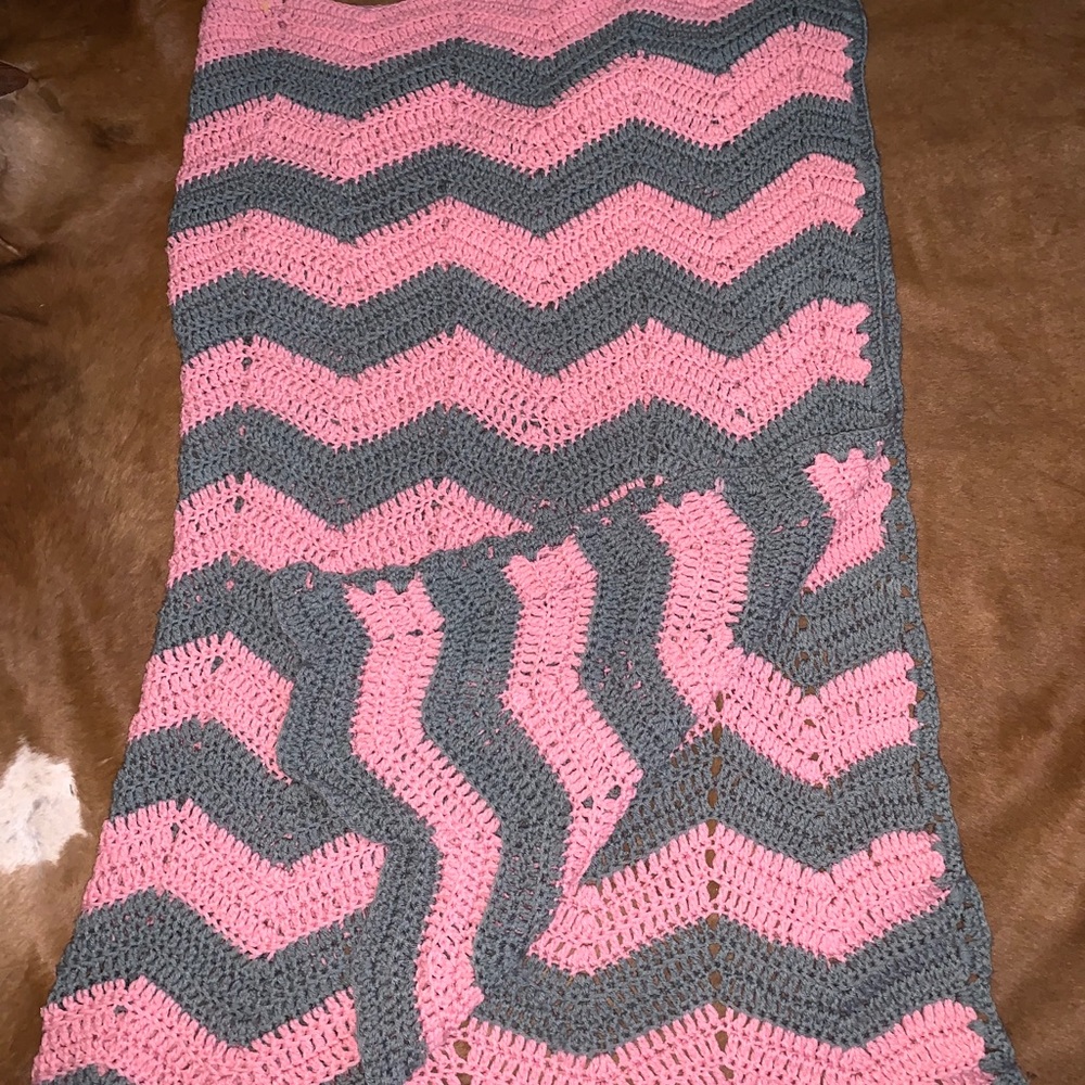 Beautiful Vintage Chevron Crochet Afghan Throw